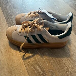 Look alike adidas gazelle bold.